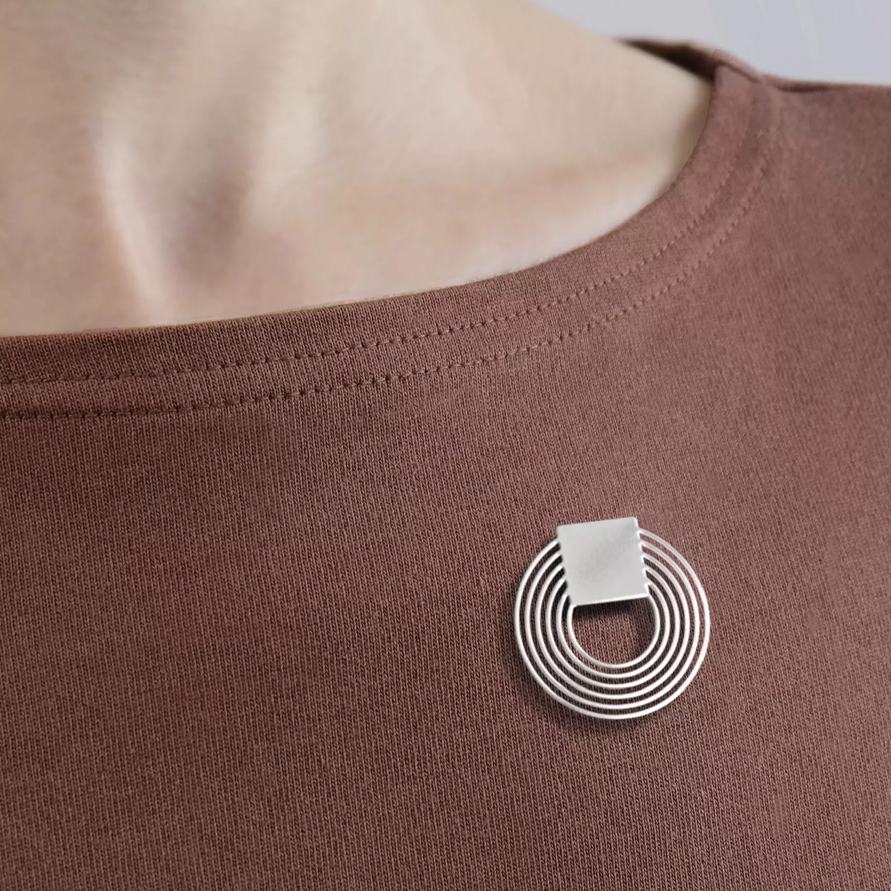 Broche Pin Chapeau Avec Pierre - Modèle Ref56253, Occasion, Sans Marque